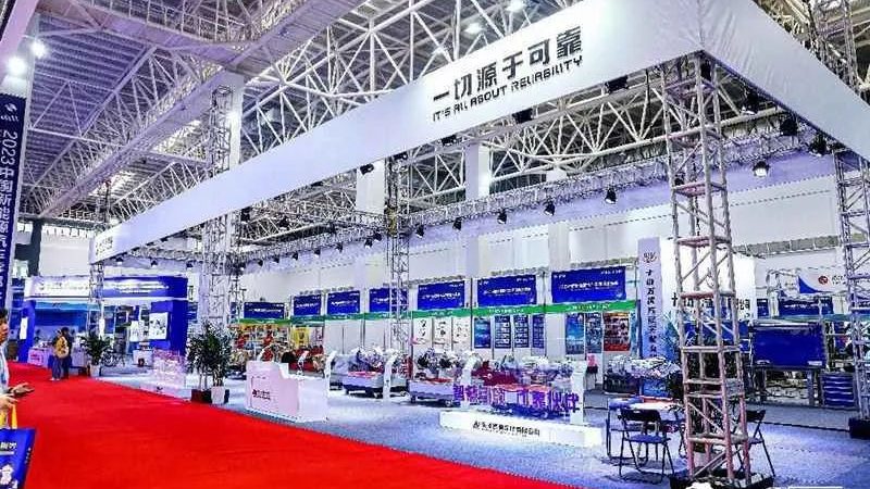 在挑选汽车配件时，适配性和使用寿命是两个重要指标。以下是一些建议：